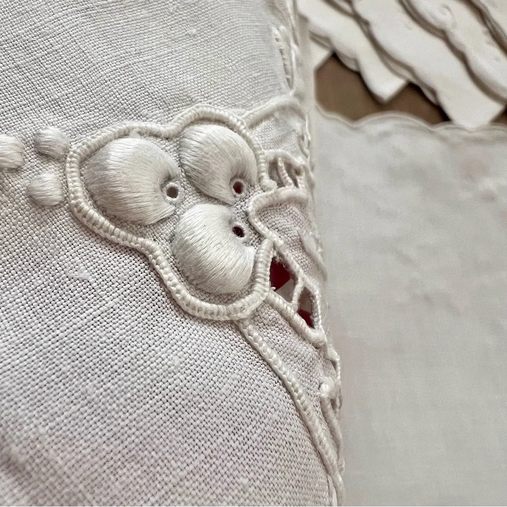 12 PCs Vintage Ivory Linen‎ Napkins Embroidered Grapes Beautiful 15.5” X 15.5”
